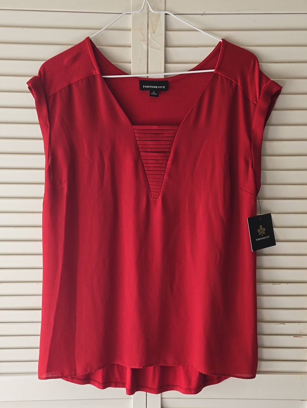 Red V-Neck Cap Sleeve Womens Blouse Size Medium NWT